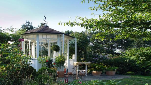 Gartenoase Pavillon: Ein Rückzugsort für alle Sinne