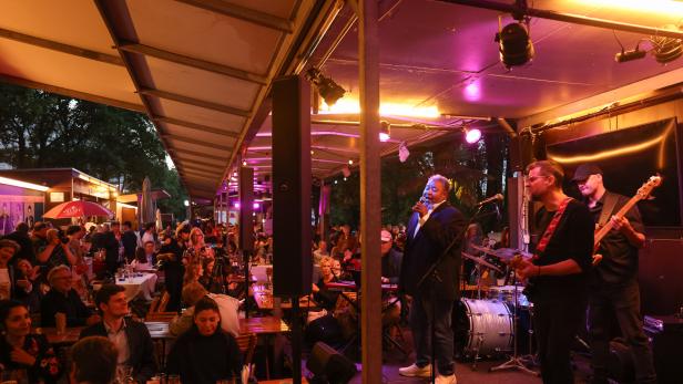 Bei der summerstage warten auch 2025 wieder kulturelle wie kulinarische Genüssen darauf entdeckt zu werden.