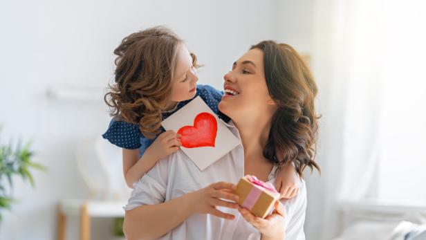 46-214834531 Österreicher geben dieses Jahr wieder mehr für Muttertagsgeschenke aus.