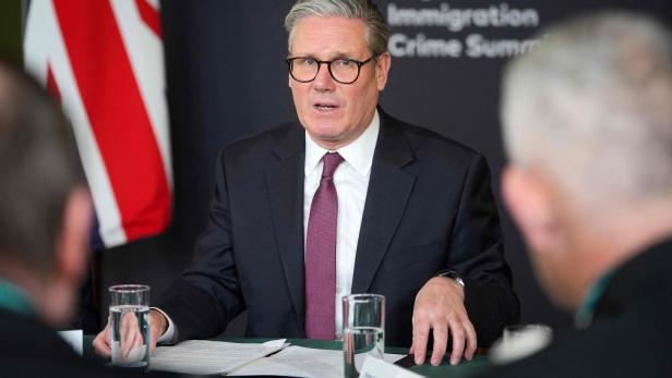 Wie Keir Starmer versucht, den Vormarsch der rechten Reform-Partei zu stoppen