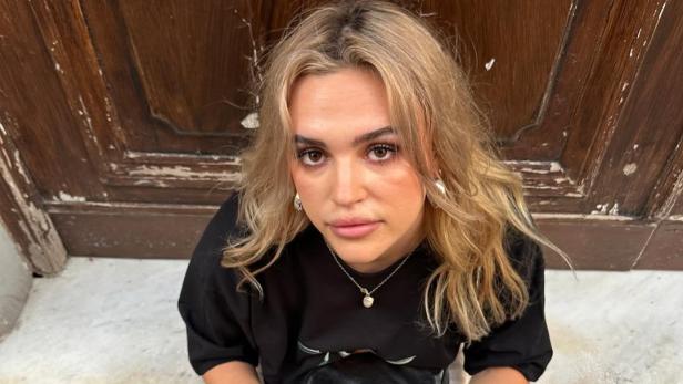 Ex-"GNTM"-Kandidatin bittet um Spenden für Pferd und kassiert Kritik Maribel Todt posiert für ein Foto