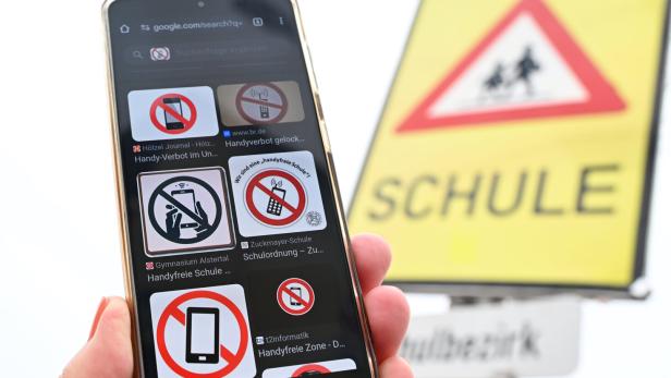 ++ THEMENBILD ++ HANDYVERBOT AN SCHULEN ++ THEMENBILD ++ HANDYVERBOT AN SCHULEN
