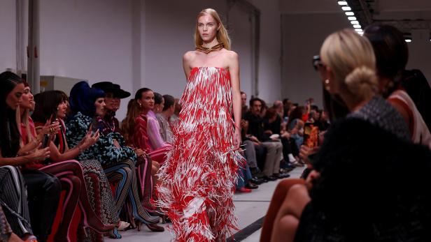 Missoni präsentiert seine Frühjahr/Sommer 2025 Kollektion auf der Mailänder Fashion Week.