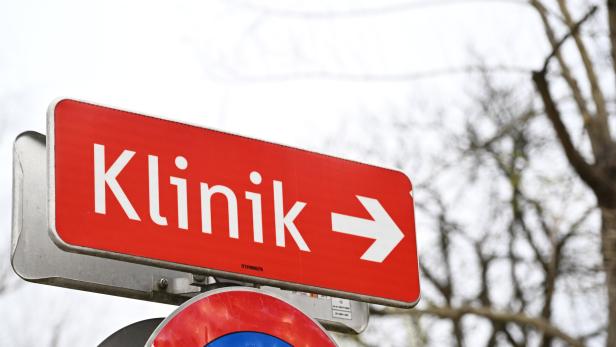 ++ THEMENBILD ++ SCHILD / KLINIK / KRANKENHAUS / SPITAL / GESUNDHEITSEINRICHTUNG