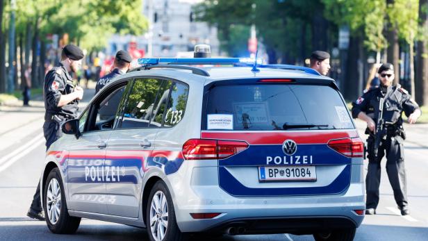Frau würgt fremden Mann in Supermarkt bis zur Bewusstlosigkeit