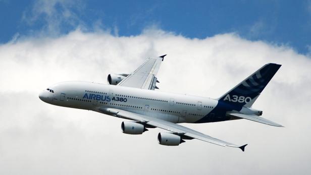 Das gesamte Airbus-Management stehe hinter dem A380 und sei von seinen Marktchancen überzeugt, so ein Sprecher.