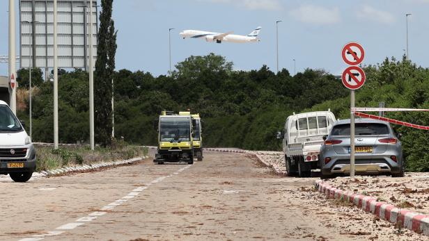 Missile launched from Yemen hits Israel's Ben Gurion airport Missile launched from Yemen hits Israel's Ben Gurion airport