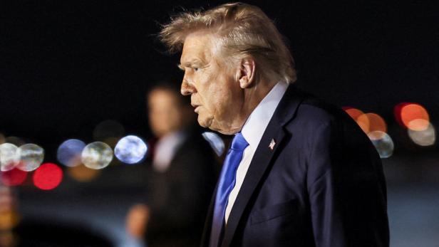 FILE PHOTO: U.S. President Trump in Palm Beach International Airport FILE PHOTO: U.S. President Trump in Palm Beach International Airport