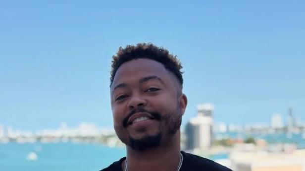 Kirk Medas ist tot: Der "Floribama Shore"-Star ist mit nur 33 Jahren verstorben Kirk Medas posiert für ein Foto