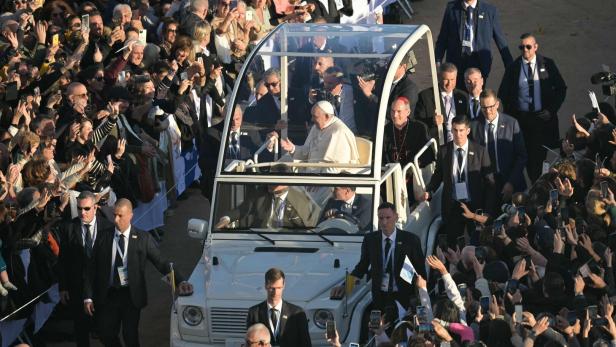 FRANCE-VATICAN-RELIGION-POPE-CORSICA