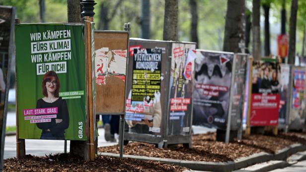 ++ THEMENBILD ++ ÖH-WAHL: WAHLPLAKATE / WAHLPLAKAT / ÖH / ÖSTERREICHISCHE HOCHSCHÜLERSCHAFT