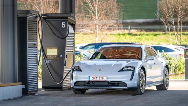 Porsche Charging Lounge Porsche Charging Lounge