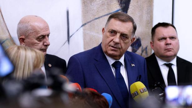 BOSNIA-POLITICS-CONSTITUTION-DODIK
