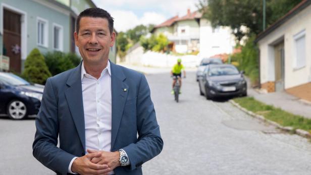 AUSTRIA-TRADITION-GASTRONOMY-RESTAURANTS-POLITICS