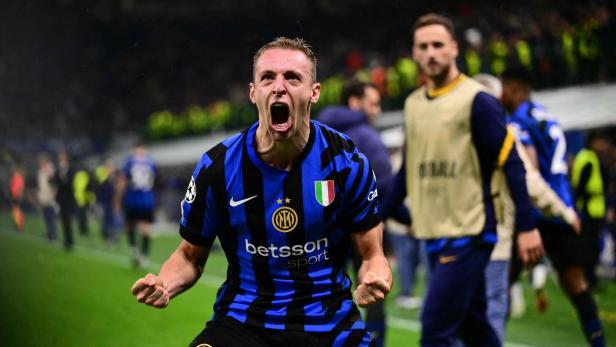 TOPSHOT-FBL-EUR-C1-INTER MILAN-BARCELONA Im siebenten Himmel: Frattesi bejubelt sein 4:3 in der Verlängerung