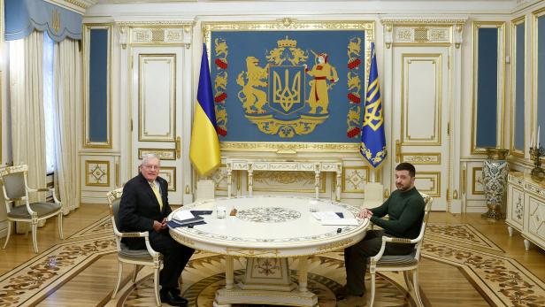 FILE PHOTO: US Special Envoy to Ukraine and Russia Kellogg and Ukrainian President Zelenskiy meet in Kyiv