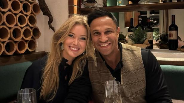 Patrice und Daniel Aminati beim Abendessen in einem Restaurant