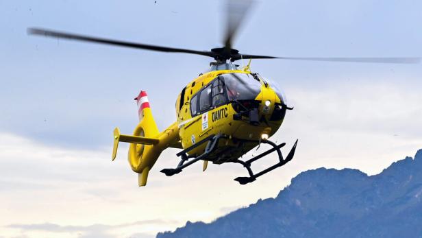 ++ THEMENBILD ++ FLUGHAFEN SALZBURG ÜBT ERNSTFALL: UMFASSENDE EINSATZÜBUNG/SIMULATION EINES KOMPLEXEN NOTFALLS
