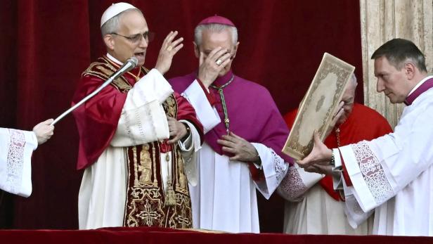 TOPSHOT-VATICAN-RELIGION-POPE-CONCLAVE
