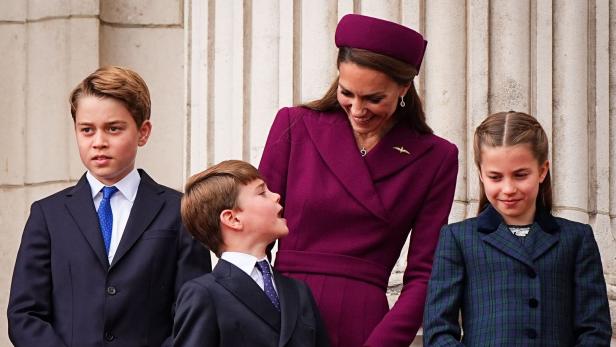 Prinzessin Kate mit ihren Kindern George, Louis und Charlotte