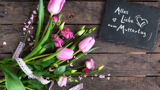 Floral greetings for mothers day