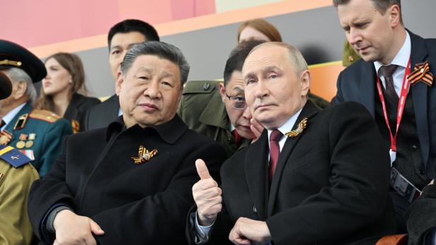 Bei der Siegesparade in Moskau: Chinas Staatschef Xi Jinping und Kremlherr Wladimir Putin
