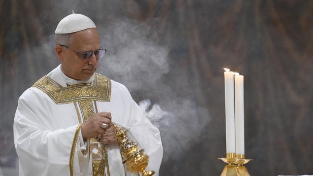 Papst bei seiner ersten Messe.