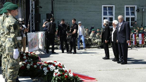 KZ-BEFREIUNGSFEIER IN MAUTHAUSEN: "MAUTHAUSEN-BABYS"