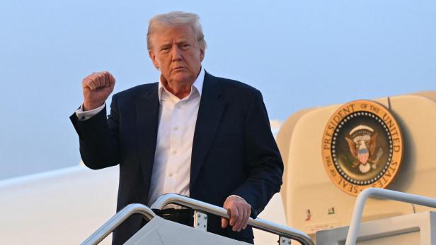 TOPSHOT-US-POLITICS-TRUMP