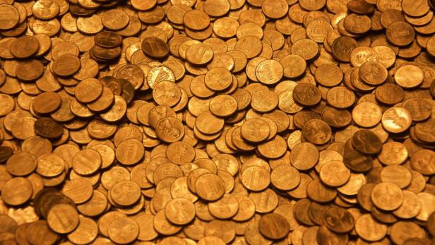 Etliche Goldmünzen liegen auf einem Haufen