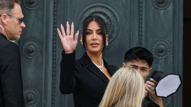 Kim Kardashian zu Überfall in Paris: "Ich dachte ich würde sterben" Kim Kardashian in Paris