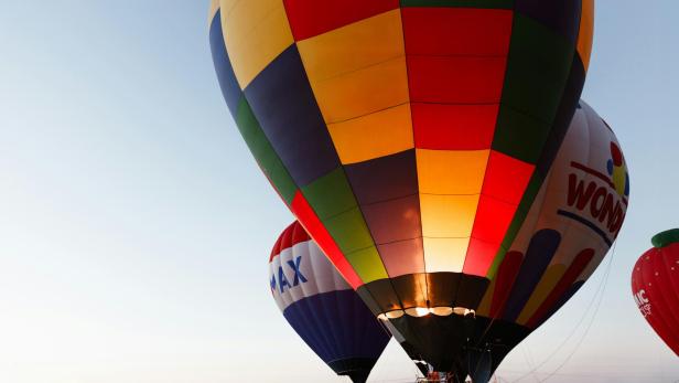 Heißluftballons Bunte Heißluftballons in der Luft