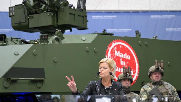"VERTRAGSUNTERZEICHNUNG FÜR NEUE RADPANZER 'PANDUR??: TANNER