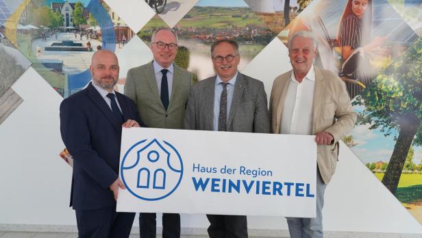 Bezirkshauptmann Karl-Josef Weiss, LH-Stv. Stephan Pernkopf, LAbg. Richard Hogl und Bürgermeister Alfred Babinsky. 