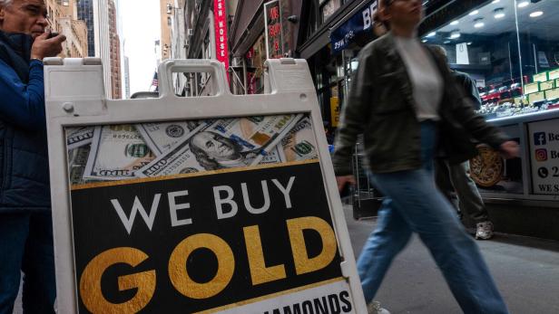 US-ECONOMIC-CONFUSION-SURROUNDING-TRUMP'S-TARIFFS-SEND-GOLD-PRIC