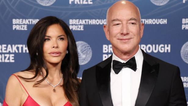 Jeff Bezos und Lebensgefährtin Lauren Sánchez Jeff Bezos und Lebensgefährtin Lauren Sánchez