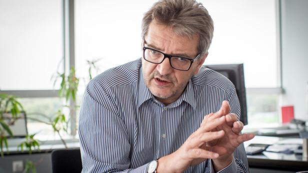 Flüchtlingskoordinator Peter Hacker fordert mehr Einsatz vom Bund.