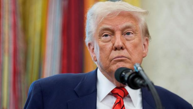FILE PHOTO: U.S. President Donald Trump swears-in Special Envoy Steve Witkoff at the White House in Washington FILE PHOTO: U.S. President Donald Trump swears-in Special Envoy Steve Witkoff at the White House in Washington