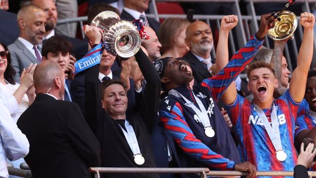 FA Cup - Final - Crystal Palace v Manchester City Crystal-Palace-Trainer Oliver Glasner bejubelt den Sieg im FA-Cup