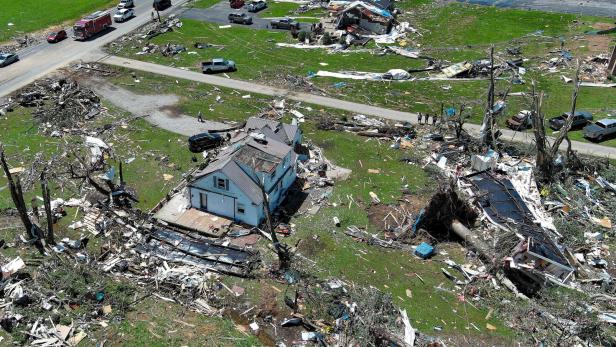 Damage remains in the Sunshine Hills subdivision after a tornado tore through Laurel County Damage remains in the Sunshine Hills subdivision after a tornado tore through Laurel County