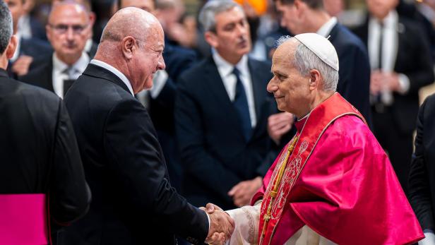 ++ HANDOUT ++ VATIKAN: MESSE ZUR AMTSEINFÜHRUNG VON PAPST LEO XIV. / PAPST LEO XIV., BK STOCKER Bundeskanzler Stocker lud Papst zu Besuch in Österreich ein