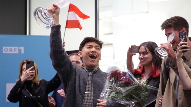 JJ arrives in Vienna after winning the 69th Eurovision Song Contest