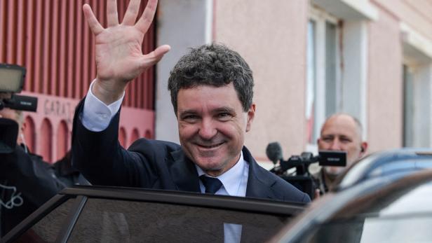 Romania holds second round of presidential election Romania holds second round of presidential election