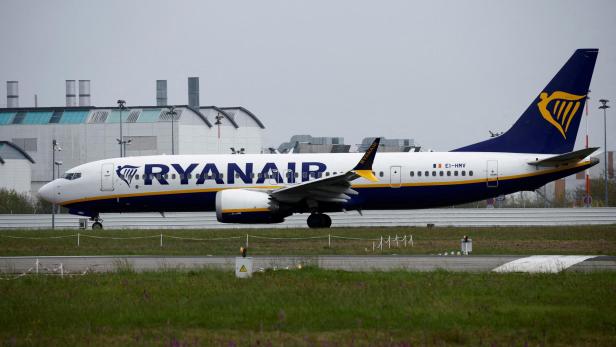 FILE PHOTO: FILE PHOTO: A Ryanair Boeing 737 MAX 8-200 Aircraft prepares to take off from the Nantes Atlantique Airport in Bouguenais