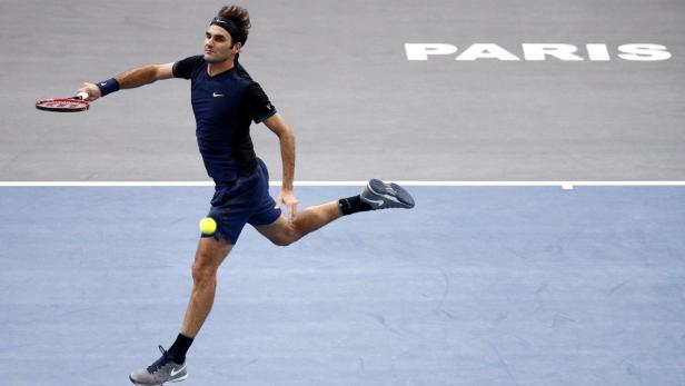 Roger Federer bei einem Tennismatch in Paris.