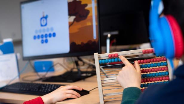 FRANCE-EDUCATION-SCHOOL-CHILDREN-AI