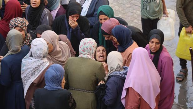 TOPSHOT-PALESTINIAN-ISRAEL-CONFLICT-HOSPITAL