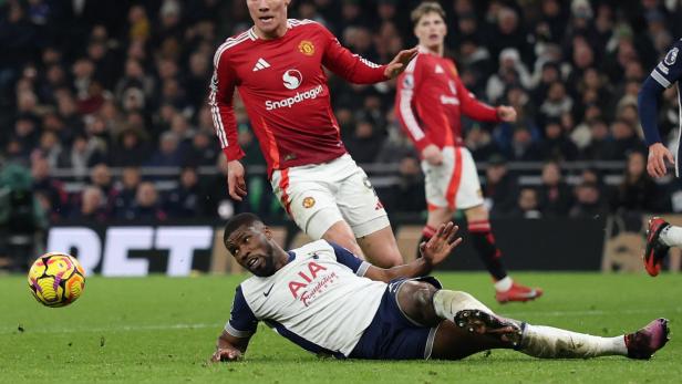 Premier League - Tottenham Hotspur v Manchester United