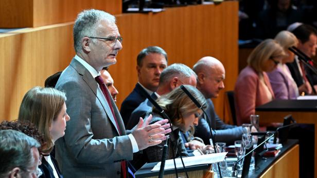 SONDERSITZUNG DES NATIONALRATES MIT BUDGETREDE: MARTERBAUER