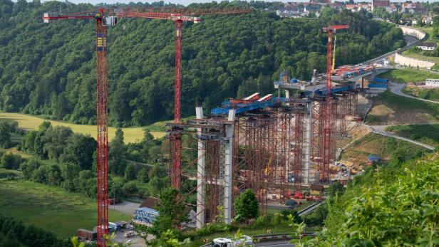 Die Hochbrücke ist Teil eines umfangreichen Straßenbauprojekts und soll 90 Meter hoch werden Die Hochbrücke ist Teil eines umfangreichen Straßenbauprojekts und soll 90 Meter hoch werden